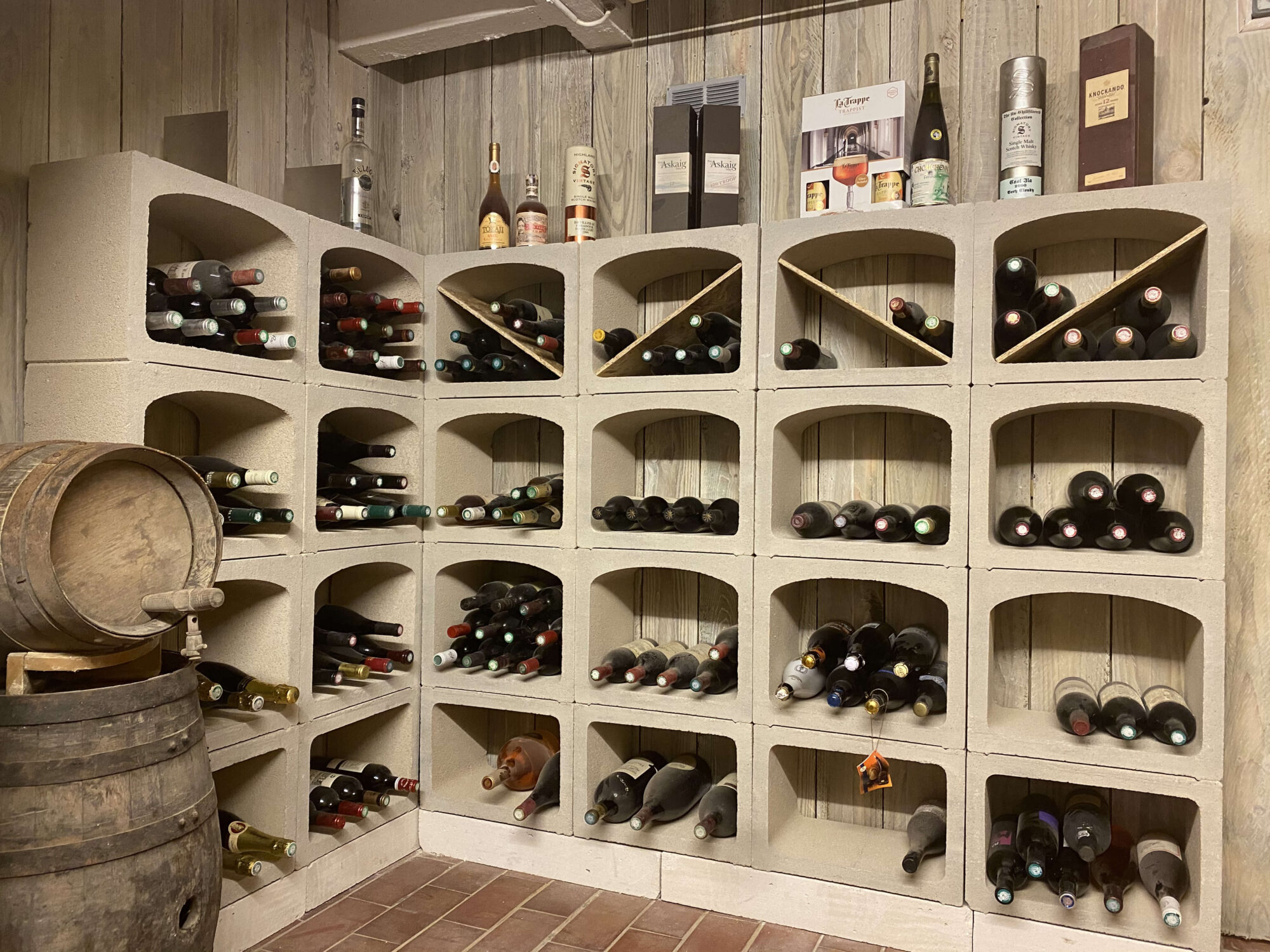 Aménager un coin cave à vin au garage : quelles solutions ?